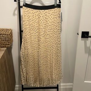 Polka dot pleated skirt